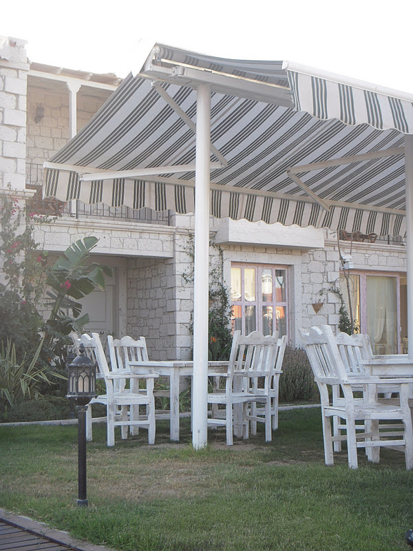 Asortik Krep'in Blogu: Yalnızlığımın içinden kimseyi geçirmedim ben