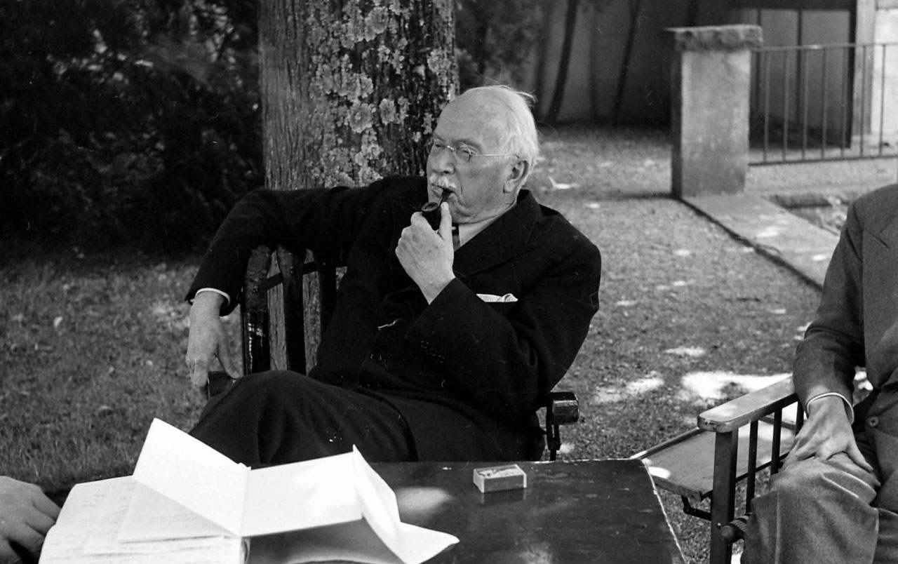 biography of carl jung Freud & jung fishing halibut off the coast of the rhine near düsseldorf, ca 1909 the relationship between carl jung and sigmund freud began in 1906 when jung sent freud a signed copy of his published studies unknown to jung, freud had already purchased his own copy of the book after hearing h. biography of carl jung Freud & jung fishing halibut off the coast of the rhine near düsseldorf, ca 1909 the relationship between carl jung and sigmund freud began in 1906 when jung sent freud a signed copy of his published studies unknown to jung, freud had already purchased his own copy of the book after hearing h.