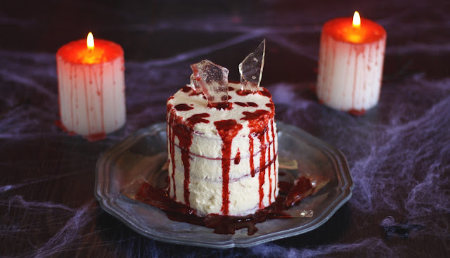 A spooky Halloween Special! Red Velvet pancakes with edible blood, homemade sugar glass and a sweet Russian buttercream. Recipe brought to you by the German food blog Pancake Stories.
