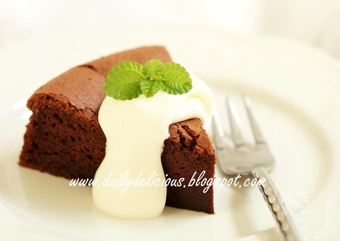 dailydelicious Caféchocolat Cake Soft but intense chocolate cake.