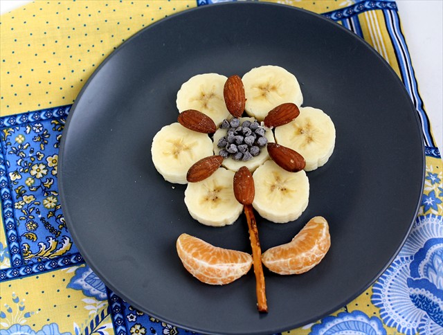 Fun Kid Snacks with Bananas: butter with a side of bread