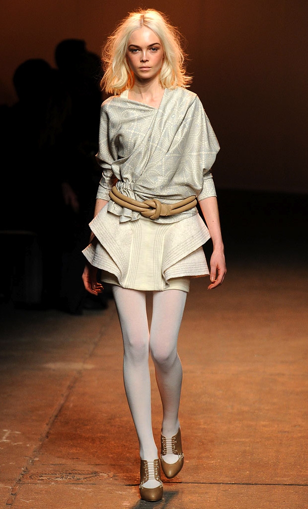 What to wear White tights? KeEp It In faShioN