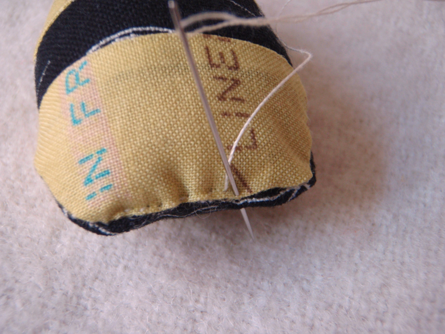 Lucykate Crafts . . . sewing bee...