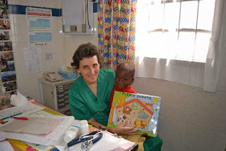 Misioneras española - trabajando como medico en Mozambique Día de la Mujer Trabajadora - Misionera española