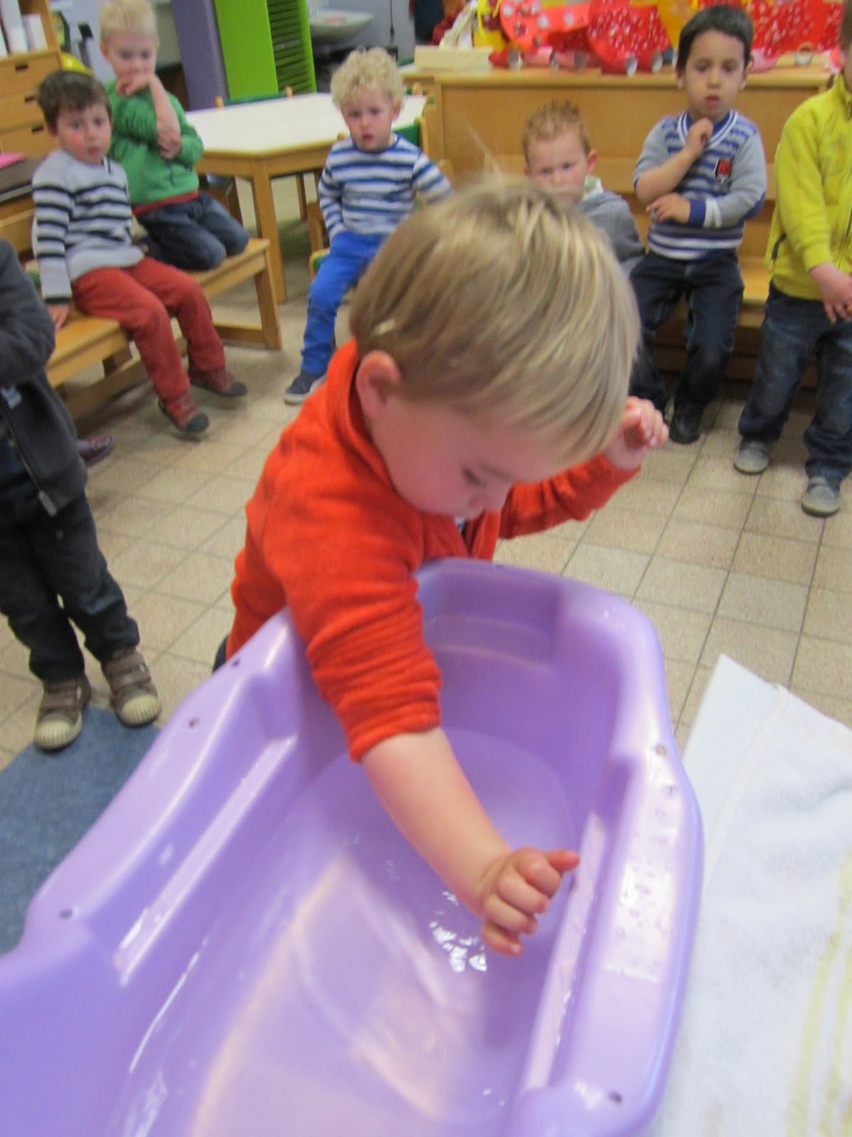 De Cezarklas thema baby poppen wassen