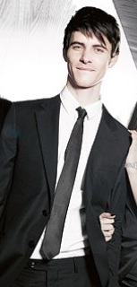 Harry Lloyd cast in Closer to t...