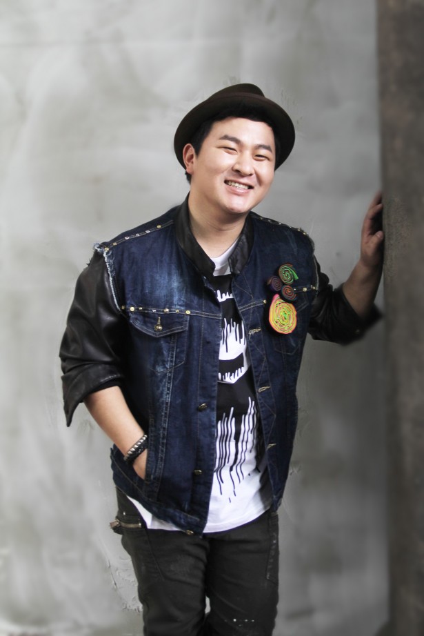 Huh Gak to marry his girlfriend next month | Daily K Pop News