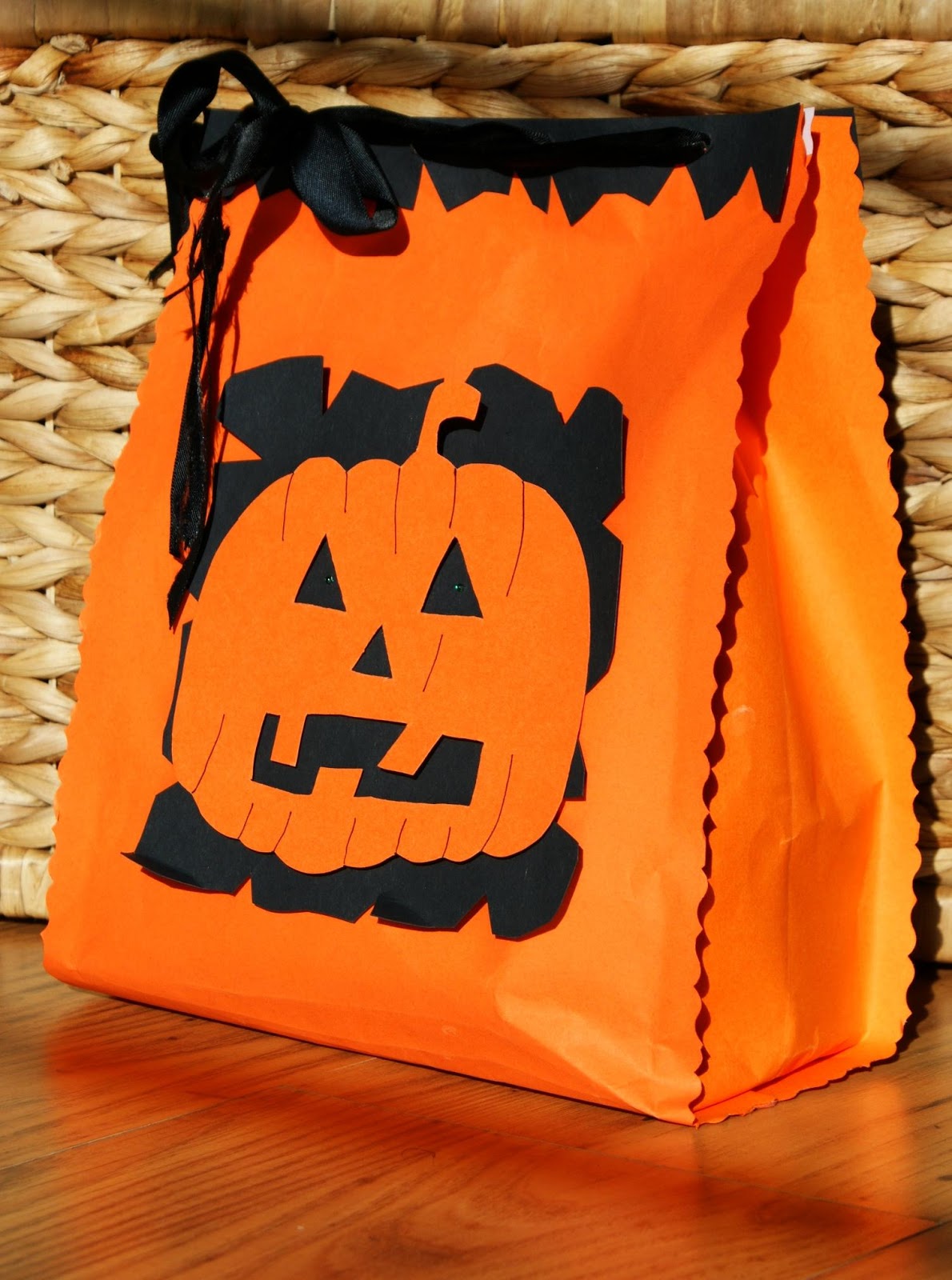 Craft Magic: Handmade Halloween Treats Bags - part 2 - Decorate With