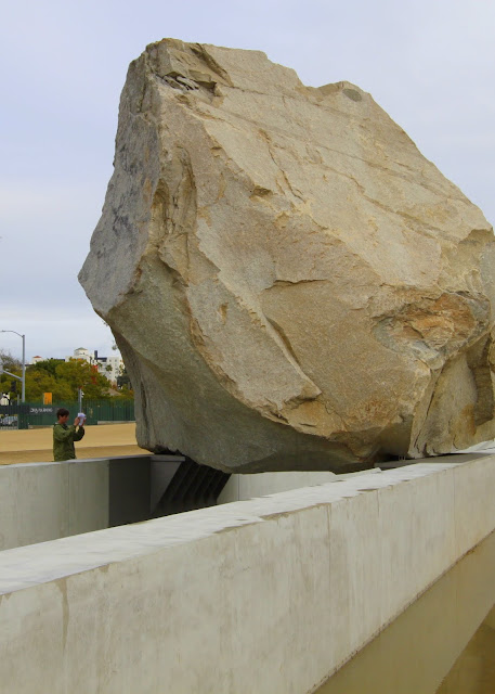 Heizer - Levitated Mass LACMA Los Angeles County Museum of Art 