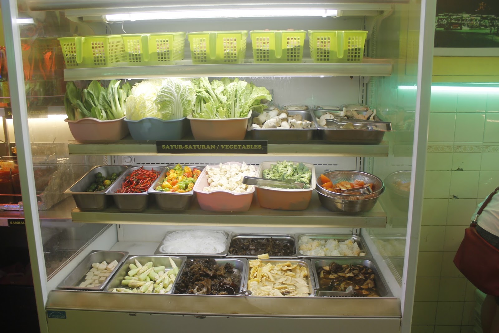 ANNUAR BBQ STEAMBOAT DI KUCHING,SARAWAK AZLAN RUMADI