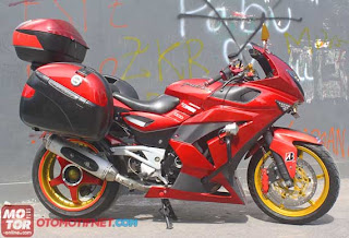 Bajaj Pulsar 220 DTS-i, Tidak Mau Apa Adanya ( Jogja ) title=