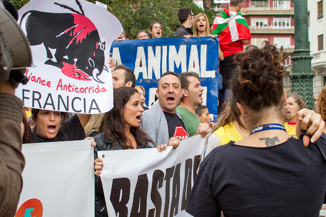 Fiestas del Pilar 2015 Zaragoza - Manifestación Antitaurina -  AntiBullfighter Zaragoza