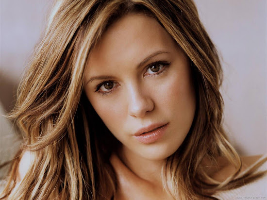 Kate Beckinsale Hollywood Wallpaper