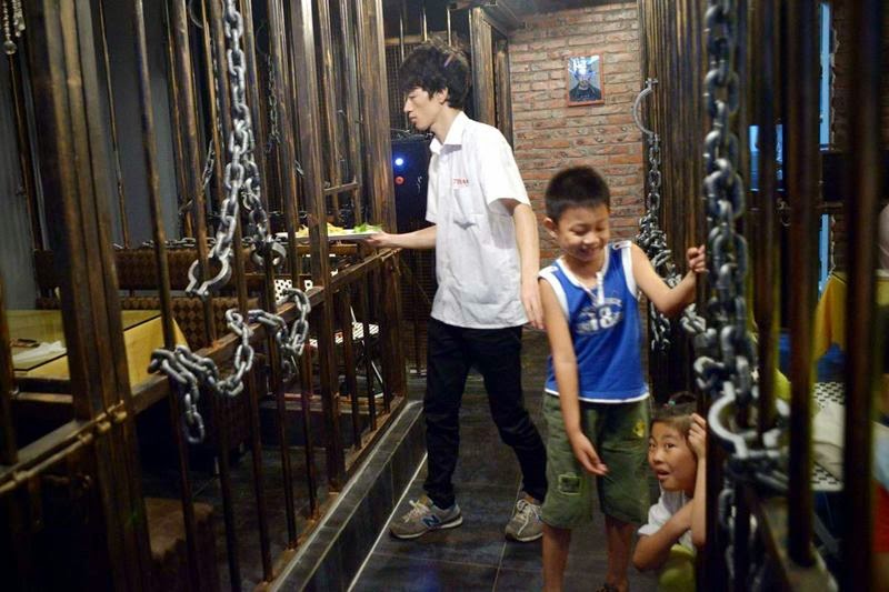 789 A Jail Cell Themed Restaurant in China, a very popular variety of themed restaurants. Probably for this reason, in the Chinese city of Tianjin was opened restaurant in prison style.