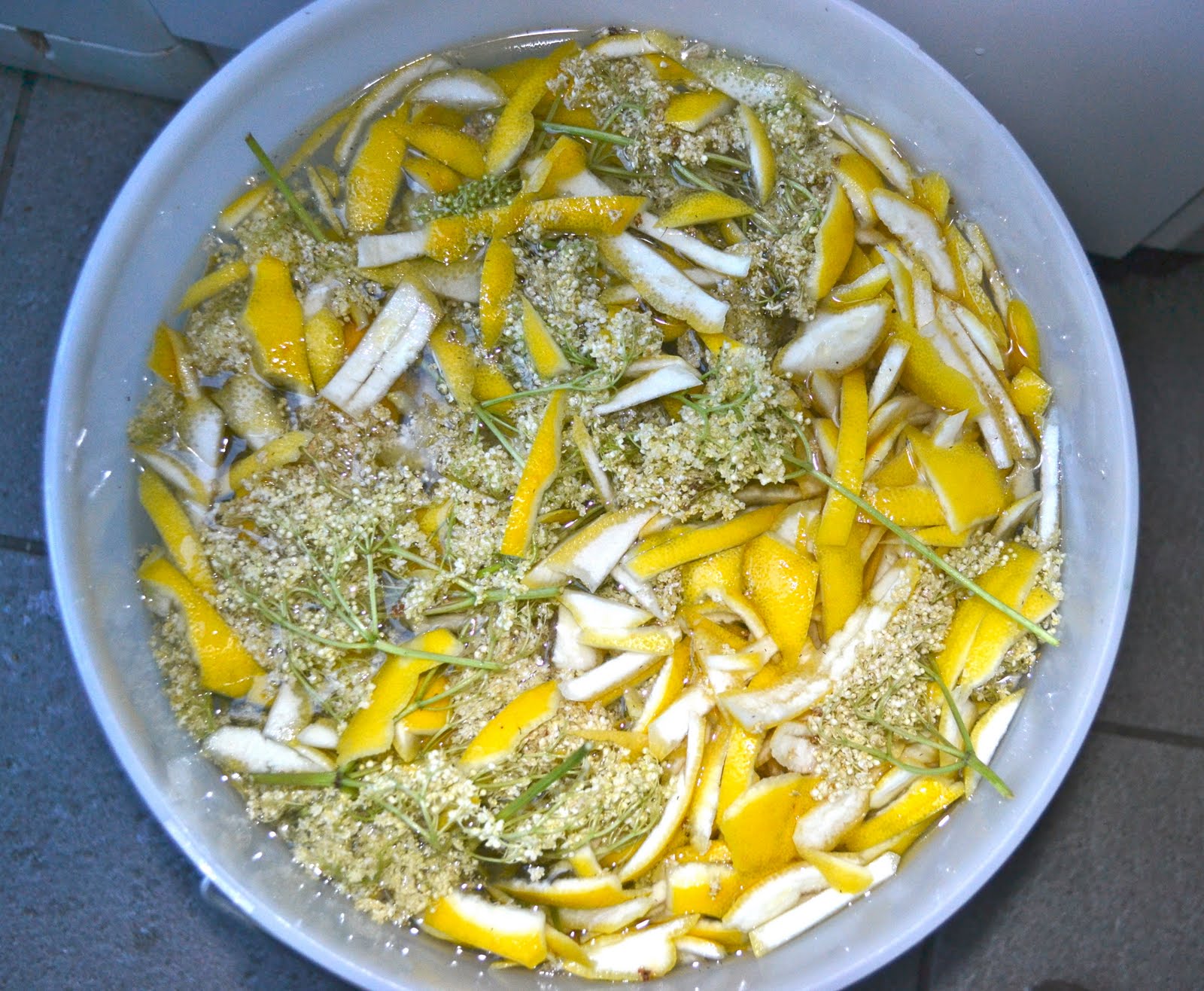 Glittering Shards Make your own champagne in 5 easy steps!