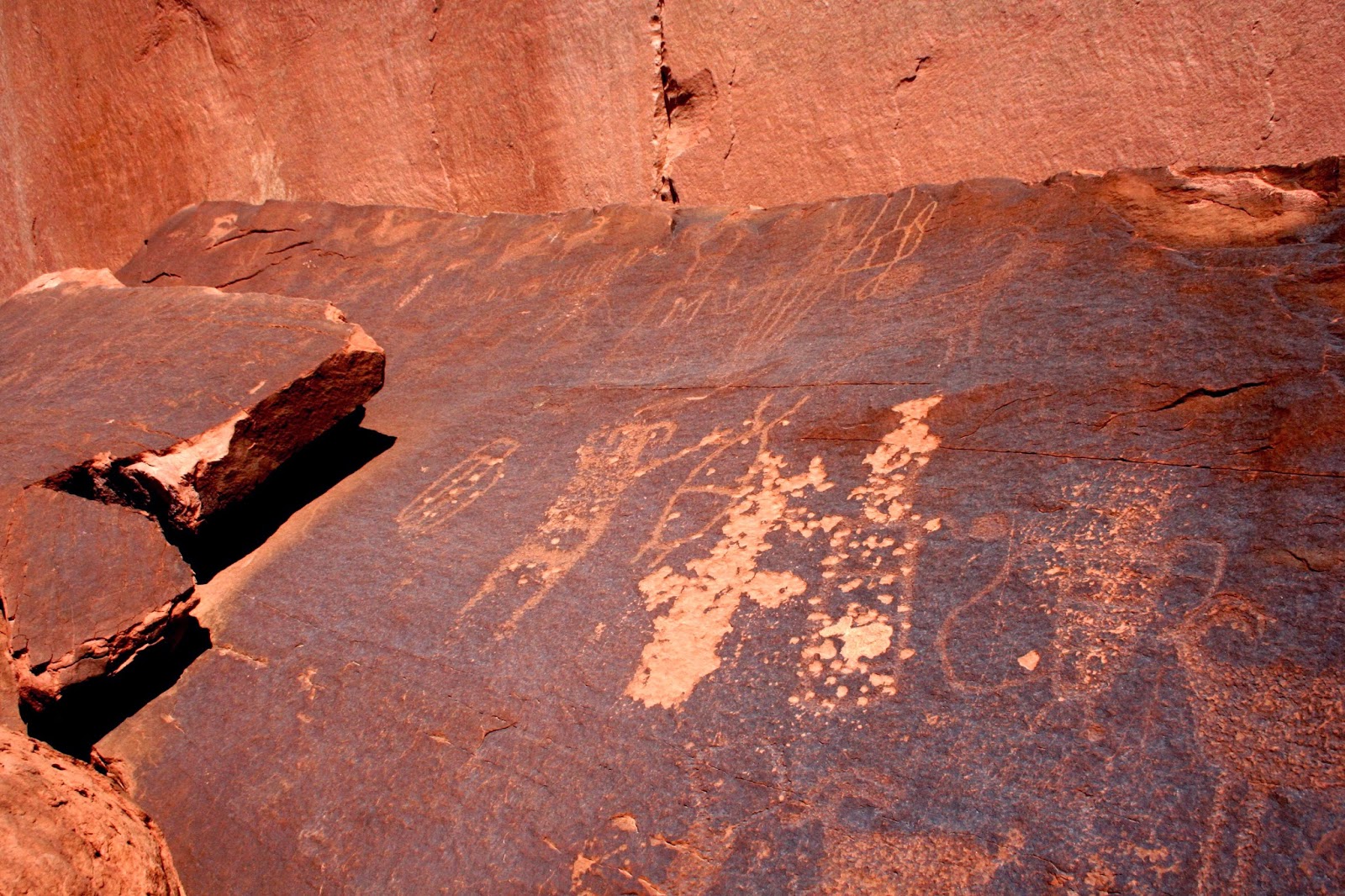 Utah Pictographs, Petroglyphs and Rock Art Courthouse Wash Rock Art