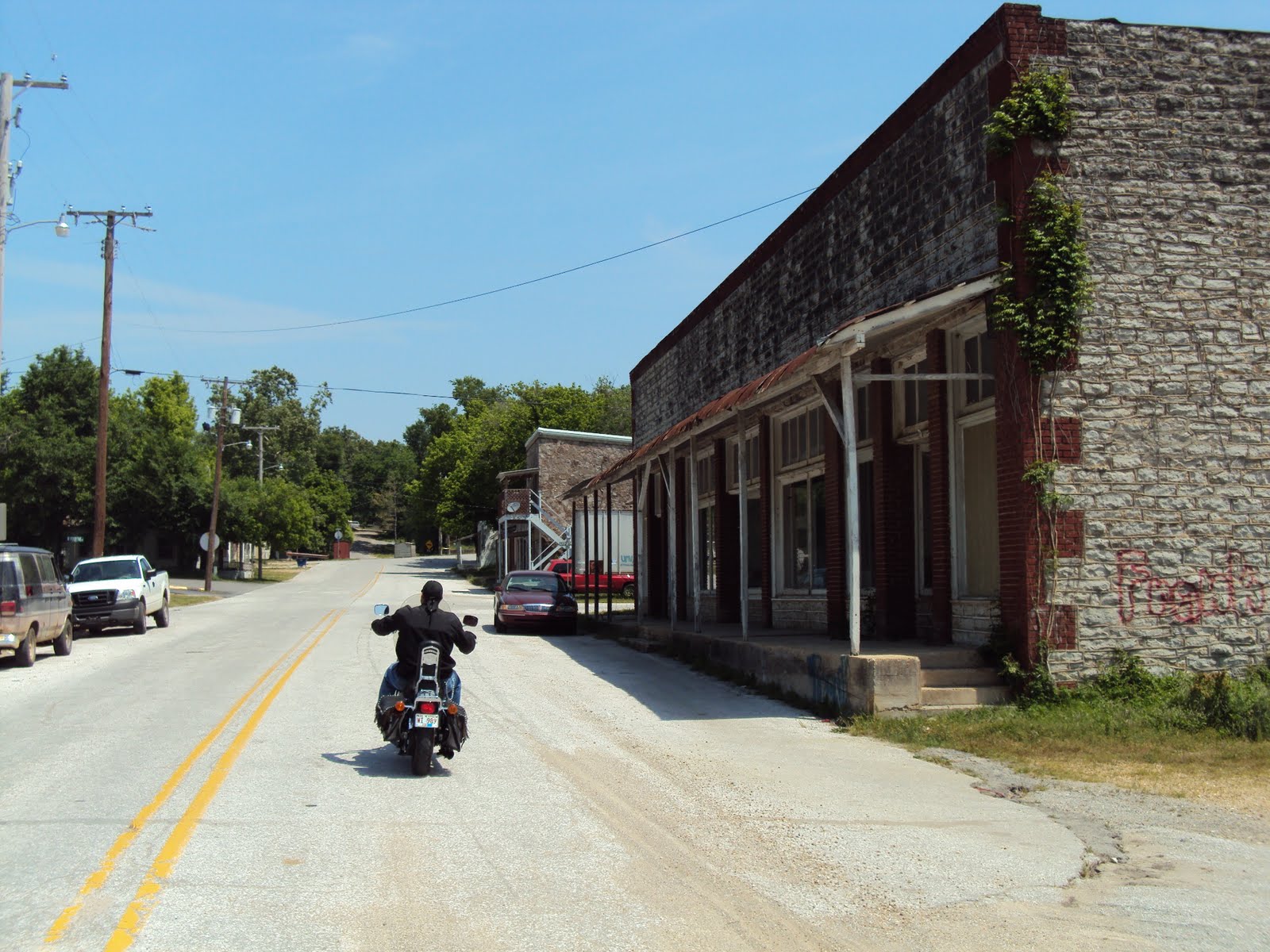 Motorcycle Arkansas Pyatt, Everton and more in North Arkansas