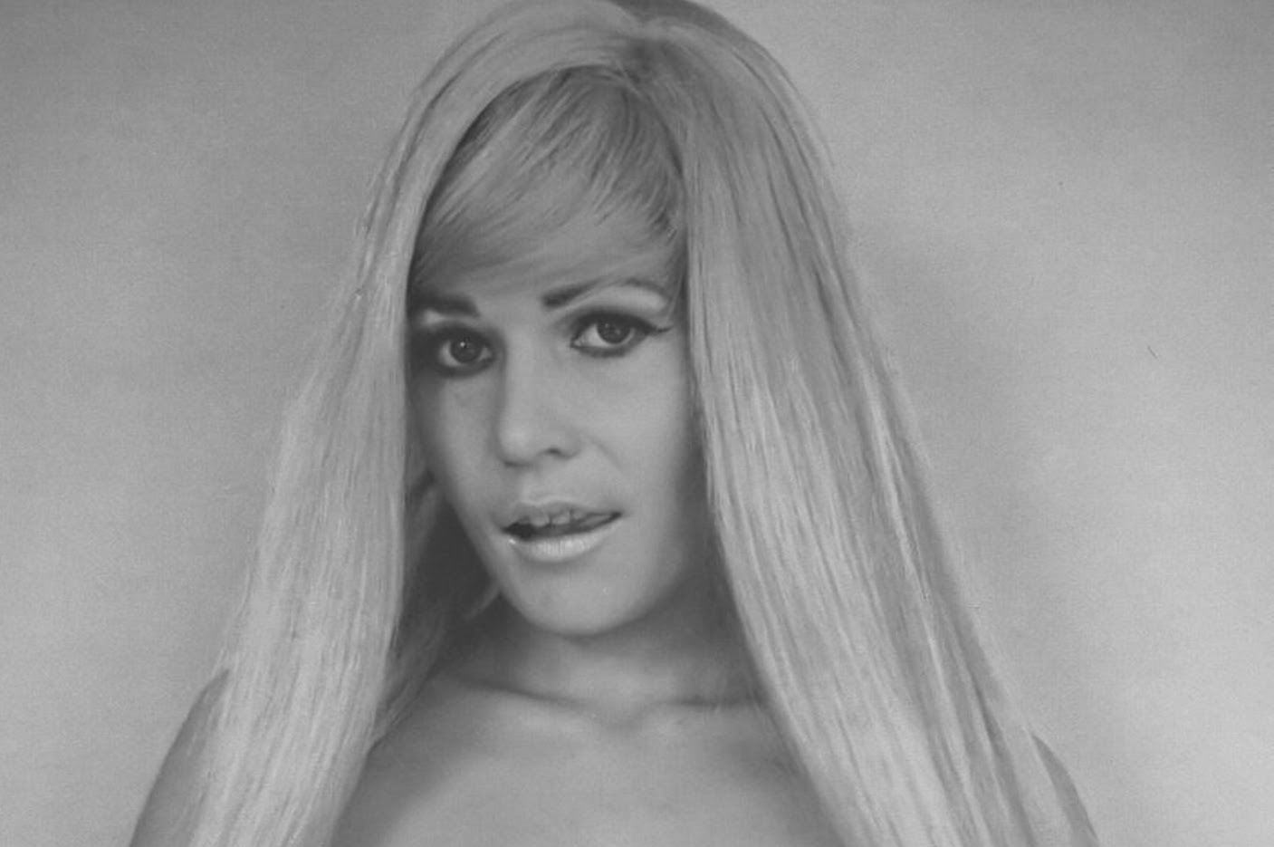 naked movie star babe facial nerve and eye closure