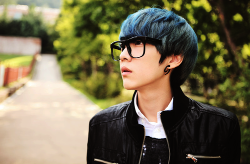 park hyung seok blue hair