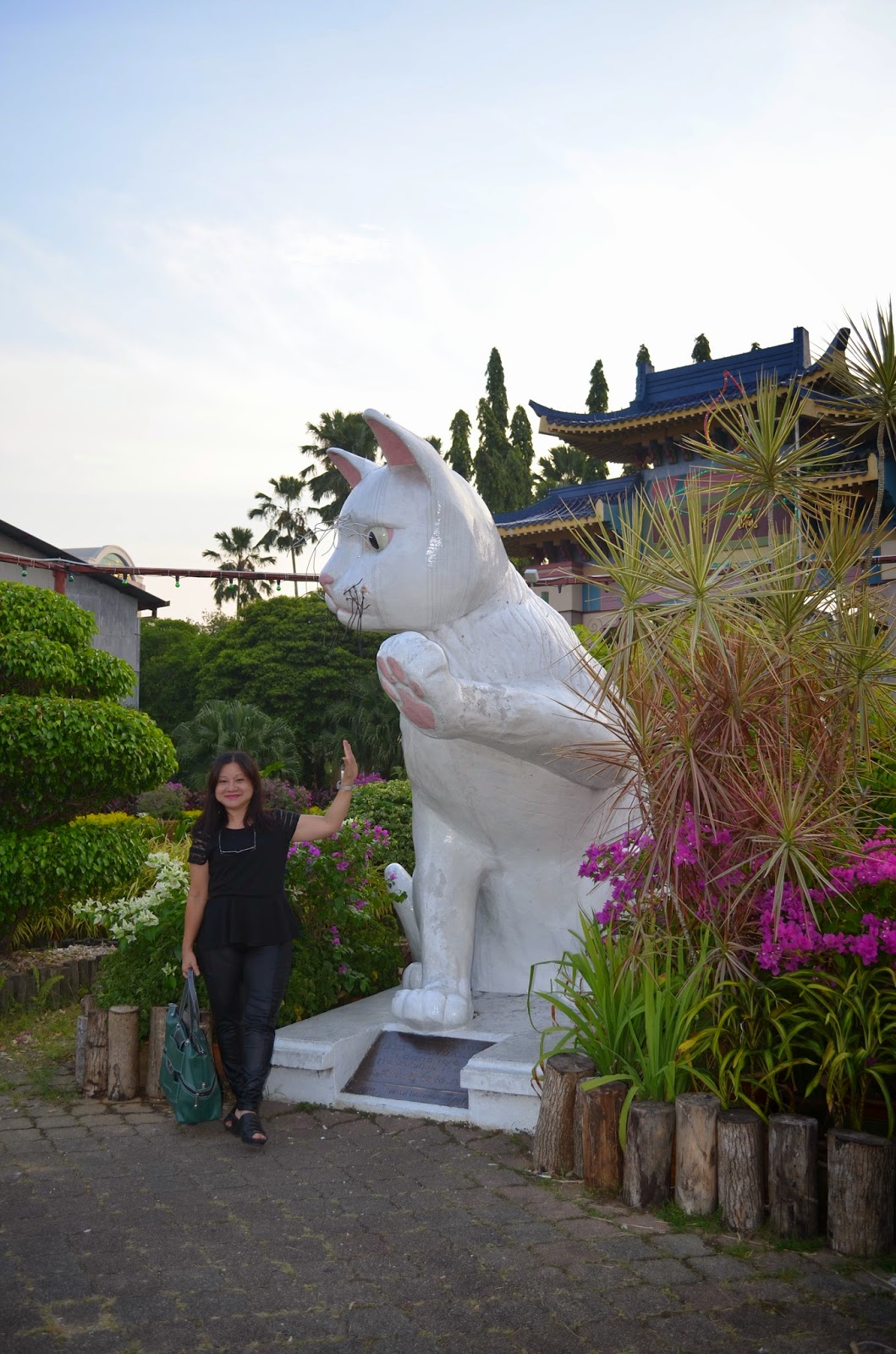 Pn Tay's Blog Kuching Cat Statues