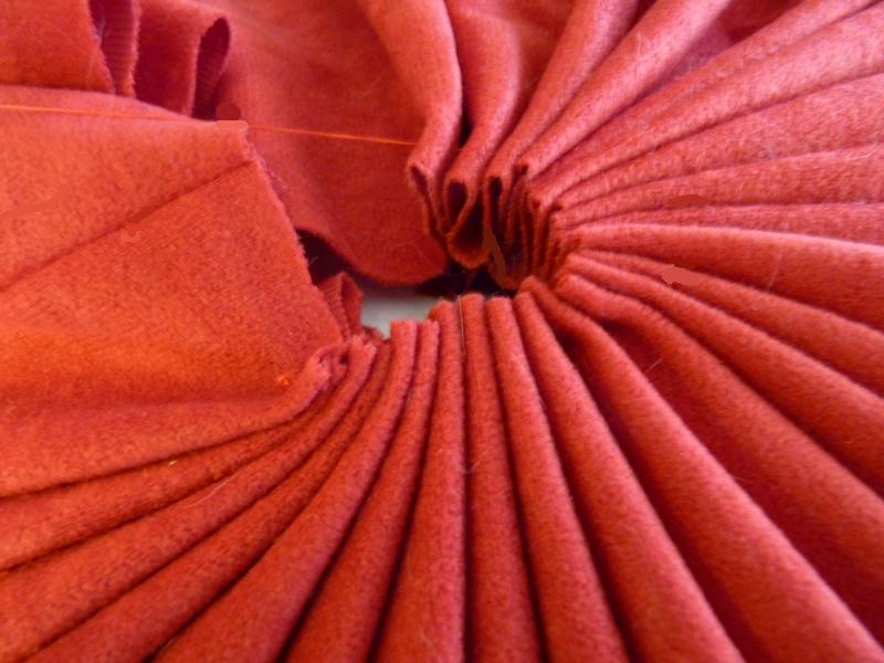 four square walls tutorial how to make a round pintuck pillow