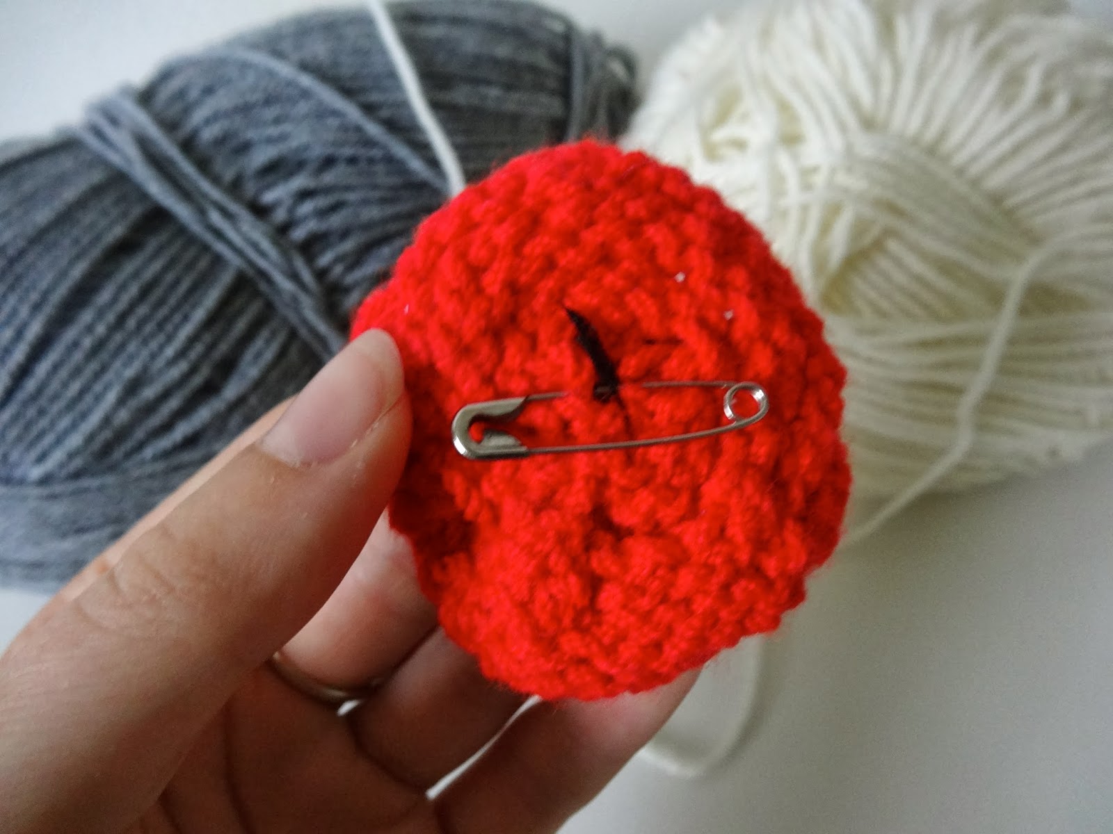 Trends With Benefits: DIY Knitted Poppy