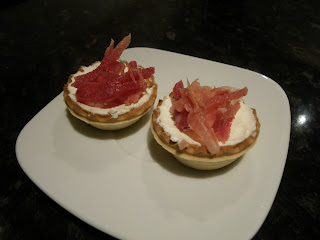 Canapés Variados (cap.2: Tartaleta De Queso A Las Finas Hierbas Con Hilos De Chorizo Y Tartaleta De Queso En Crema Con Hilos De Jamón Curado).