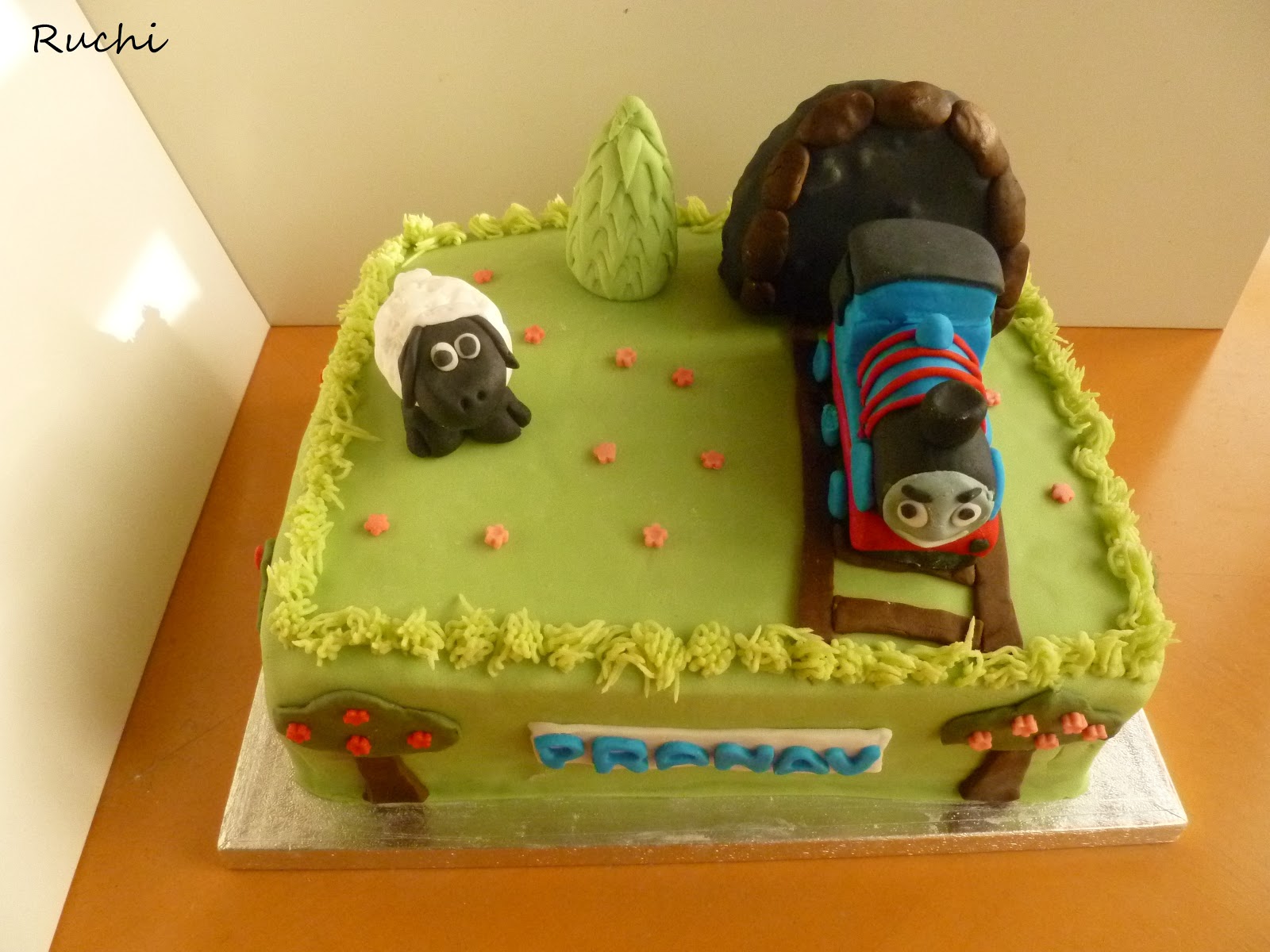 RUCHI: Thomas Train Birthday Cake with few step by step ...