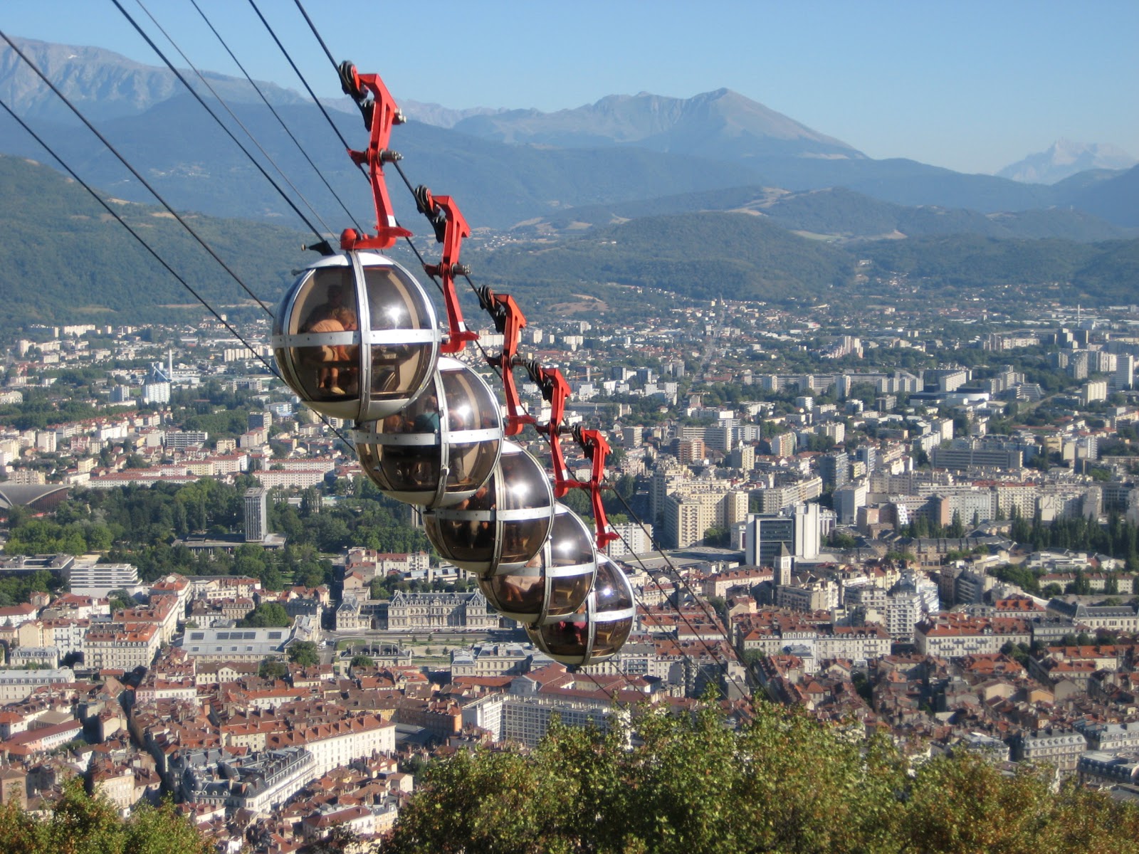 [Image: Seilbahn-Grenoble.JPG]