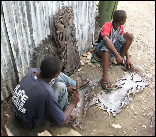 A R T E S A C R A E T E M A S A F I N S Criatividade haitiana Aparador Suspenso Mercado Livre ~ A R T E S A C R A E T E M A S A F I N S Criatividade haitiana