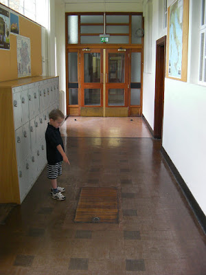 the trapdoor to the tunnels, merchant taylors school