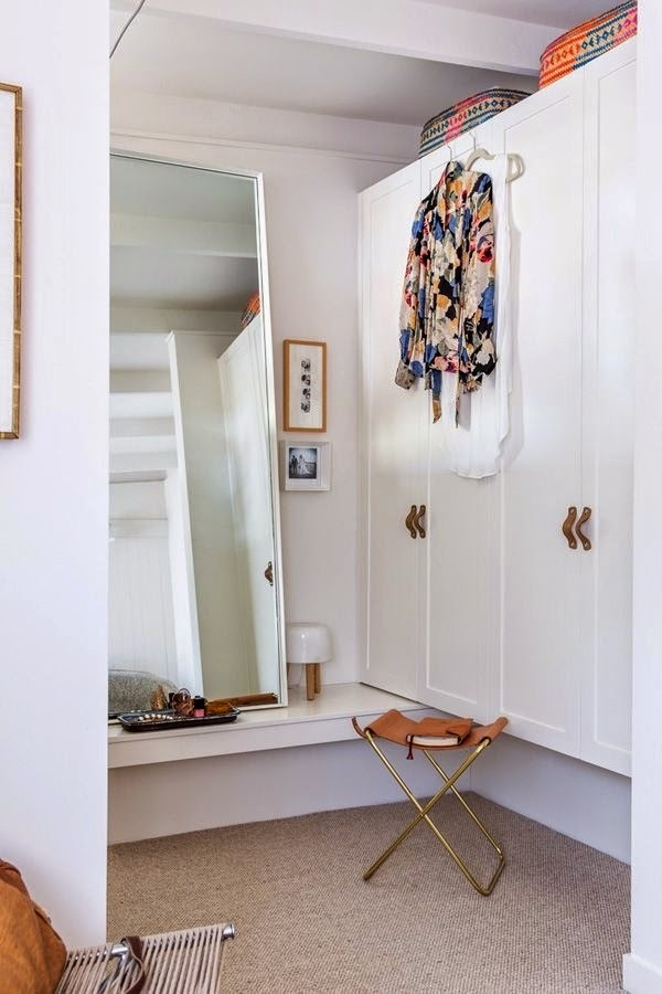 small-walk-in-closet-ideas-walk-in-closet-with-doors-mirror-and-seat