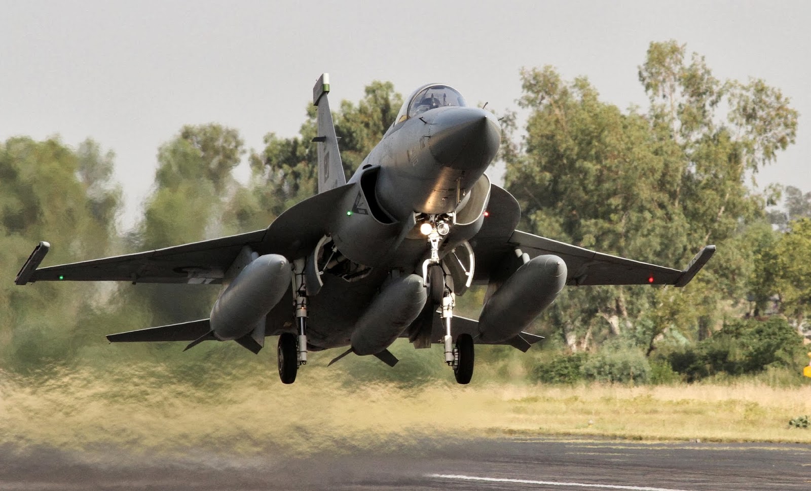 http://4.bp.blogspot.com/-KlB8hCXX_5Y/UoGN61XixuI/AAAAAAAAfz8/vOjZ840kQXM/s1600/JF-17+Thunder+from+No.+26+16+Squadron+Black+Panthers++Pakistan+Air+Force+(PAF)+fighter+duabi+air+show+Pakistan+Air+Force180km+range+C-802A+Anti-ship+Missile,+SD-10A+BVRAAM,+PL-5E+II+WVRAAMLS-6+LT-2LS-500Jcm400+201314151617+(1+(18).jpg