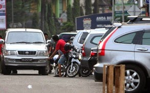 Parkir Liar Fungsi Lain Jalan