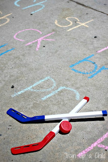 12 outdoor activities that teach kids letters and words