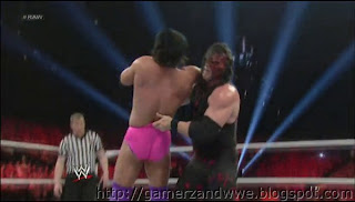 Kane gives a chokeslam to damien sandow on WWE raw held on 05/11/2012