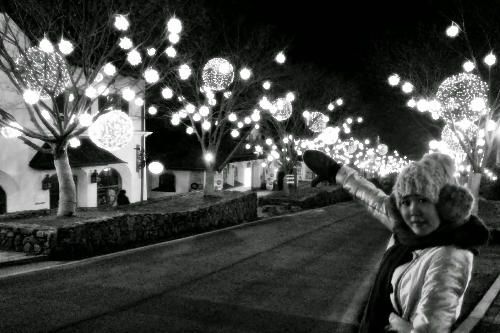 Muju Ski Resort at night meheartseoul.blogspot.sg (Vera Lee)