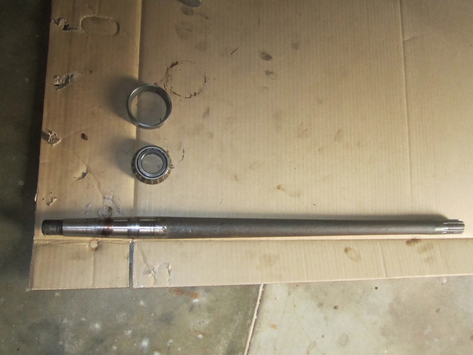 Half shaft with inner and outer race of the wheel bearing Volvo Amazon Half shaft with inner and outer race of the wheel bearing Volvo 122S
