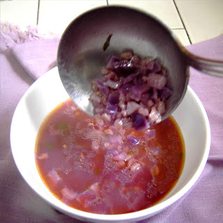 Sopa de farro, lombarda y manzanilla