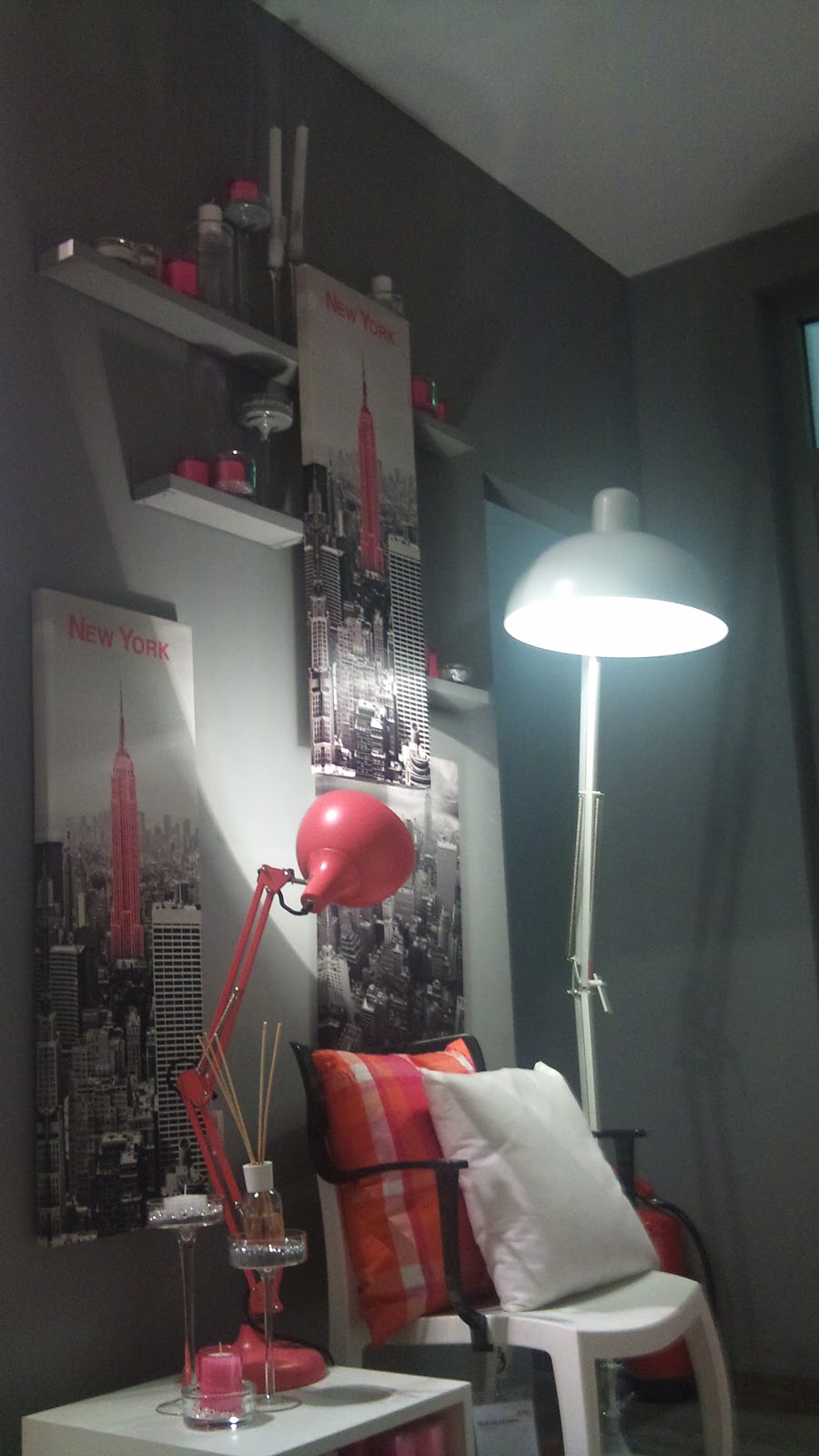 Here In My Room Leseecke