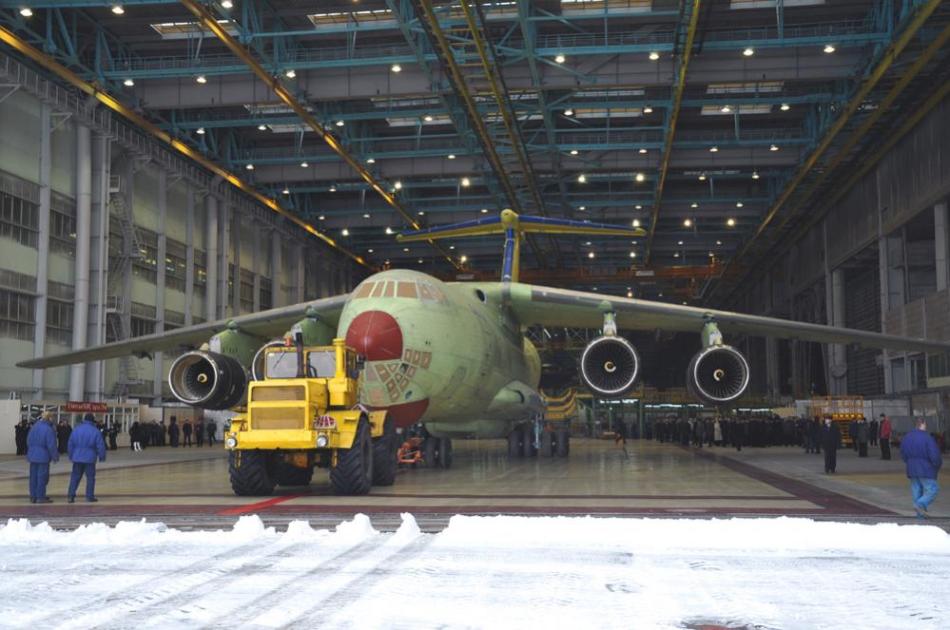 Rusia - Página 18 First+Russian+aircraft+Il-76-90A%252C+the+Il-476+transport+aircraft+in+the+city+of+Ulyanovsk+aircraft+factory+assembly+line.+However%252C+until+December+23+factories+where+the+Russian+United+Aircraft+Gro