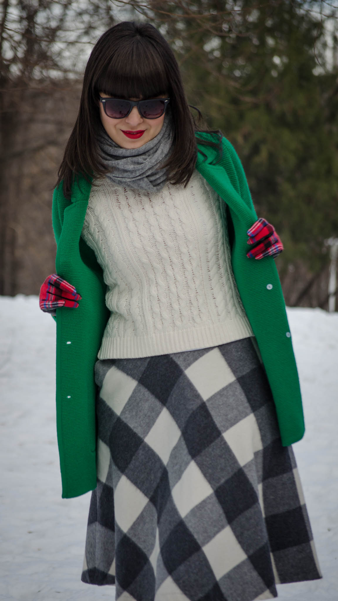 black & white squared thrifted skirt oversized green sweater white h&m sweater brown bata boots tartan koton gloves winter snow bangs grey scarf 