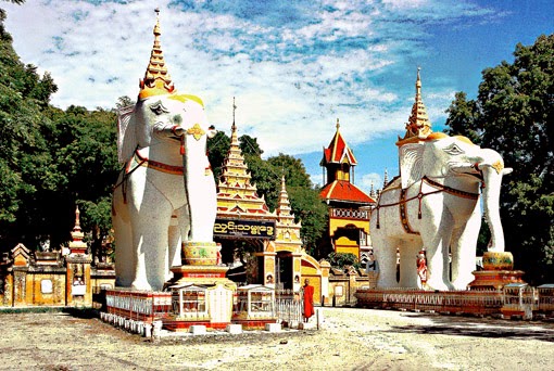 Thambuddhe Pagoda Entrance