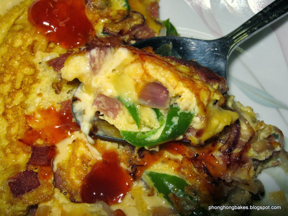 Phong Hong Bakes and Cooks! Cheese and Luncheon Meat Omelette