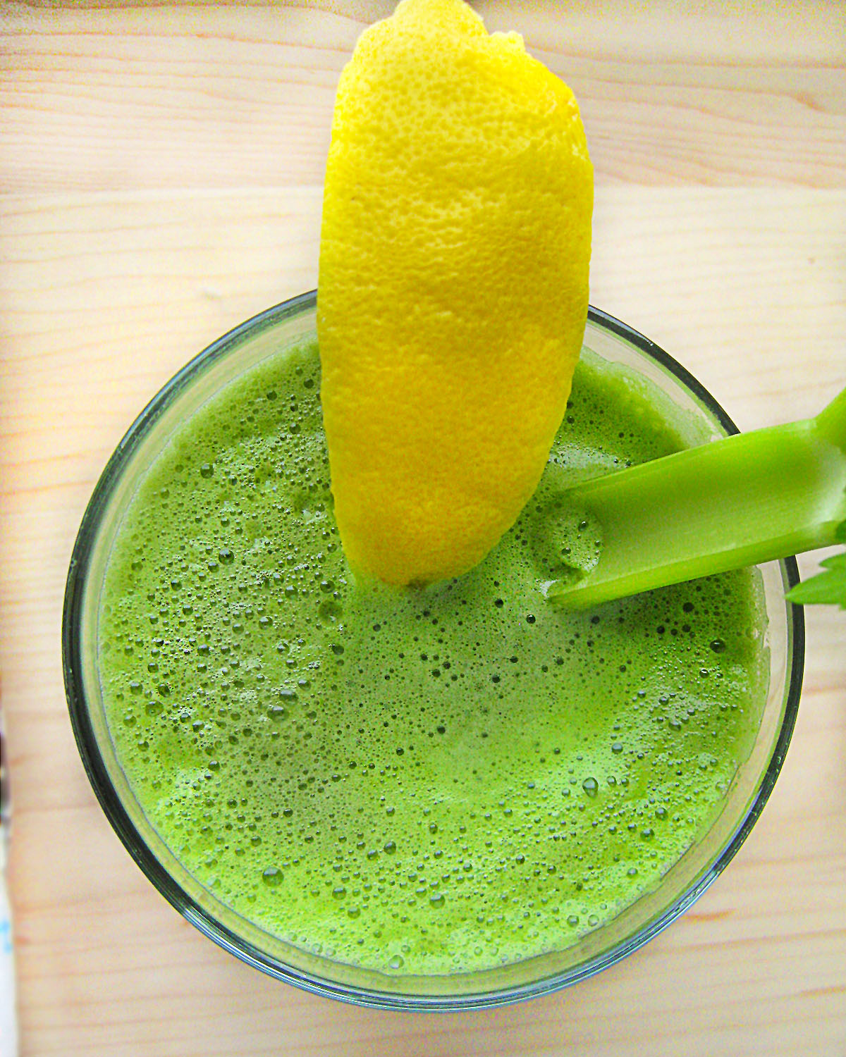 The Queen of Quinoa Healthy Green Juice with Lemon