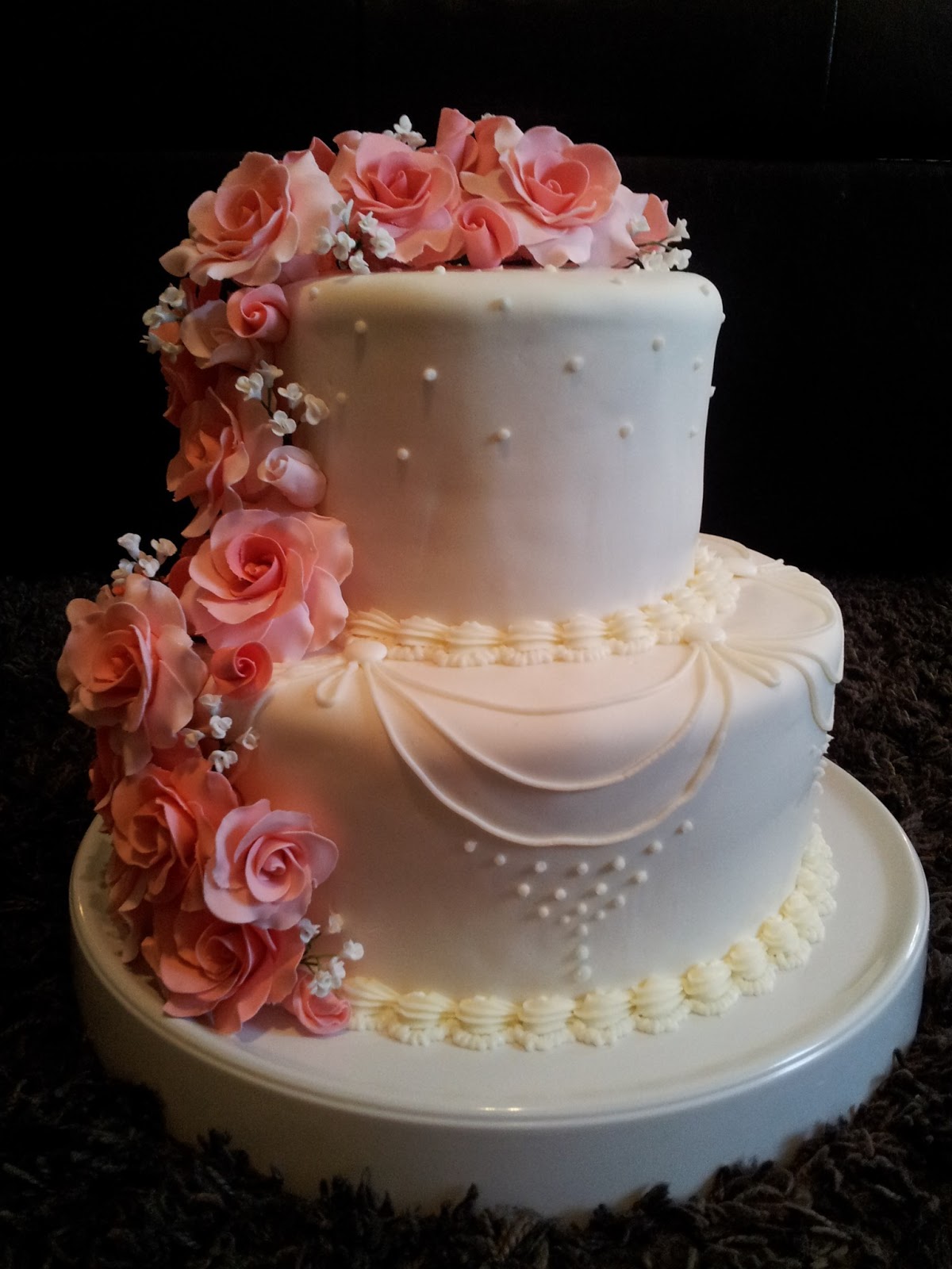 Kiddles 'N Bits Roses and babys breath cake