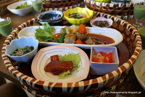 うろうろ 和歌山 Travel Wakayama Japan 自然食 カフェ はな花 和歌山県 岩出市 モーニング 人気 ランチ 自家製みそ 健康 野菜 酵素 ジュース