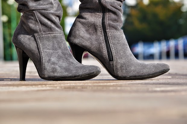 Nieco Starsza Dziewczyna: Różowy i szary. Lata 70-te.