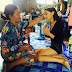 Heat-warming moment when this Thai beauty queen kneels before her mother as a symbol of her gratitude
