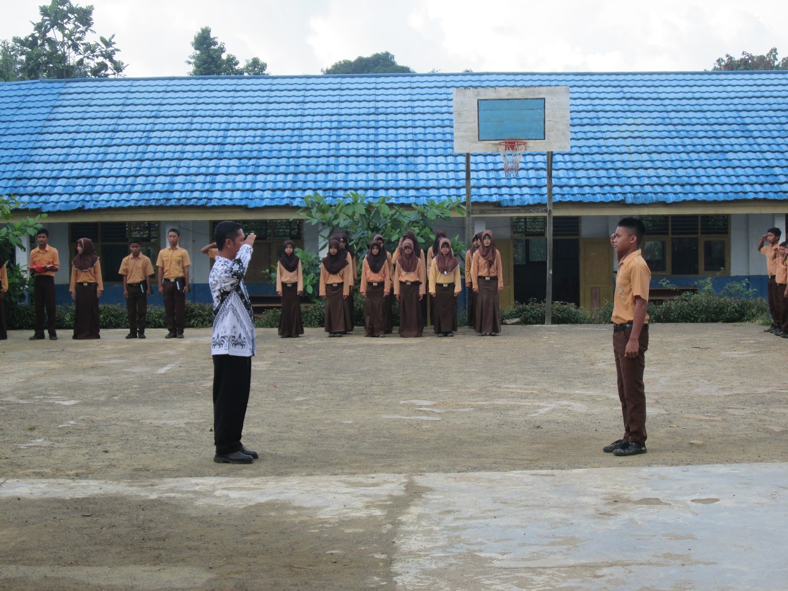 PELAJARAN BERHARGA MENGGUNAKAN LAMBANG NEGARA RI - GURU PROFESIONAL